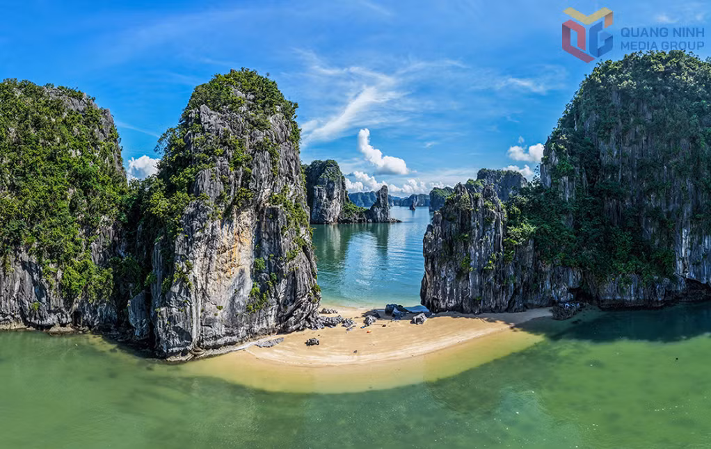 At Ba Cat Area, the harmony of sky, limestone peaks, and tranquil waters unfolds alongside small, pristine sandy beaches, largely untouched by human footprints.