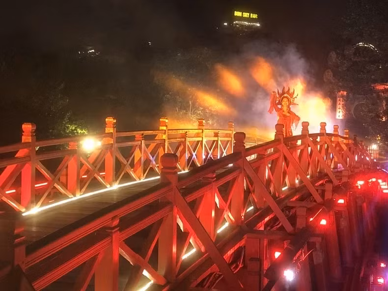 A performance on The Huc bridge of the temple as part of the programme (Photo: NDO)