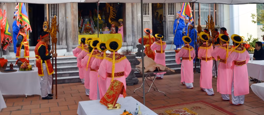 Impressive traditional ritual of offering at Ngoc Vung Shrine ảnh 11 Nghi thức tế lễ tại đình Ngọc Vừng.