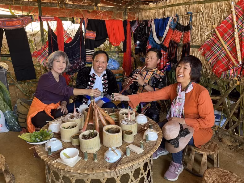 Indigenous dishes of the Mong group are sold to serve the locals and tourists at the festival