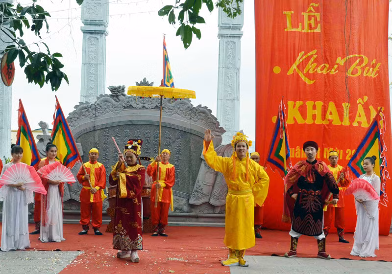 Pen-brush opening, or “Khai But”, is a tradition which has existed for thousands of years in Vietnam.