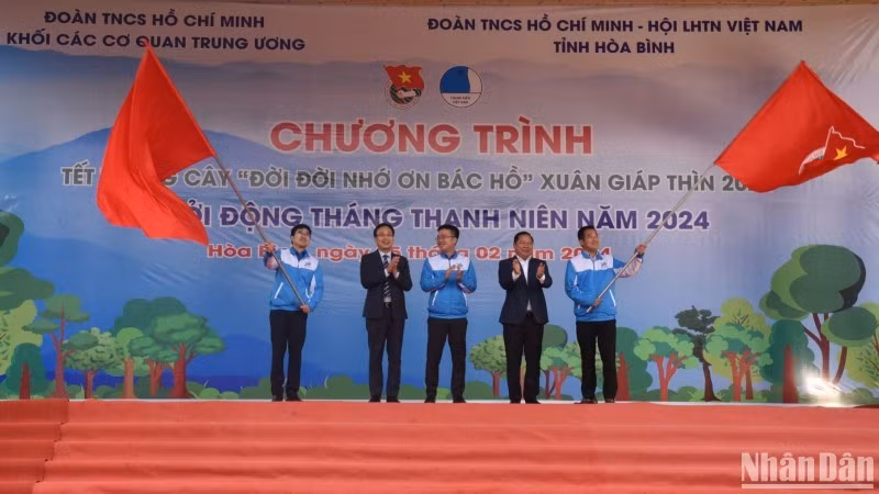 Youth Month launched to promote younger generation’s vanguard role in community activities ảnh 1