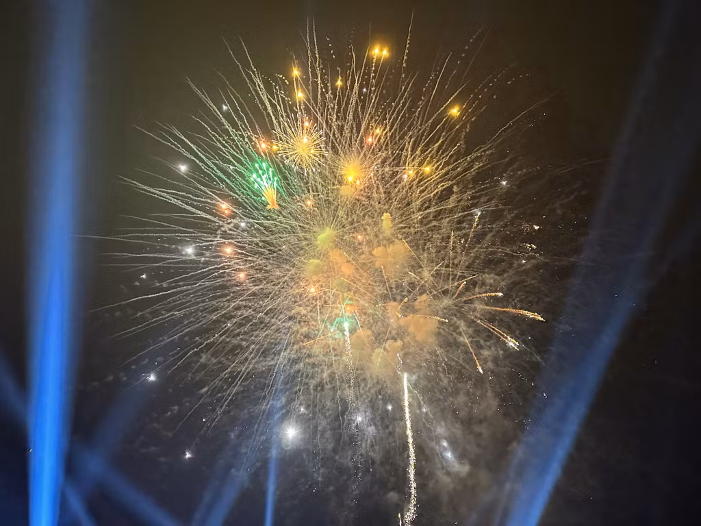 Quang Ninh welcomes a lunar new year with fireworks ảnh 7