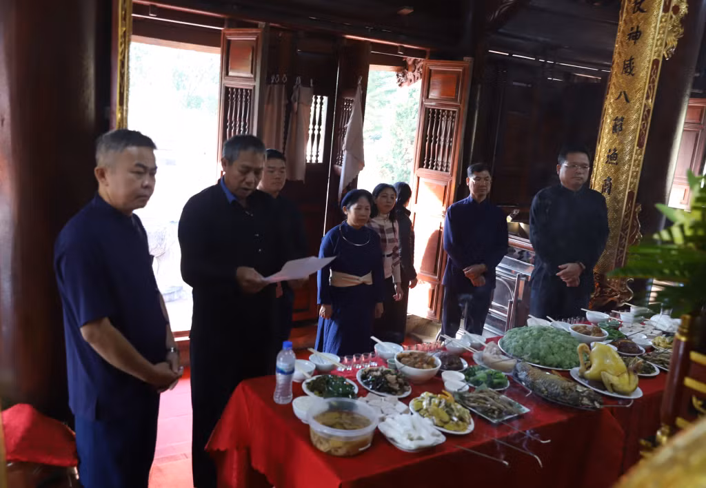 Com moi (new rice) worshiping ceremony