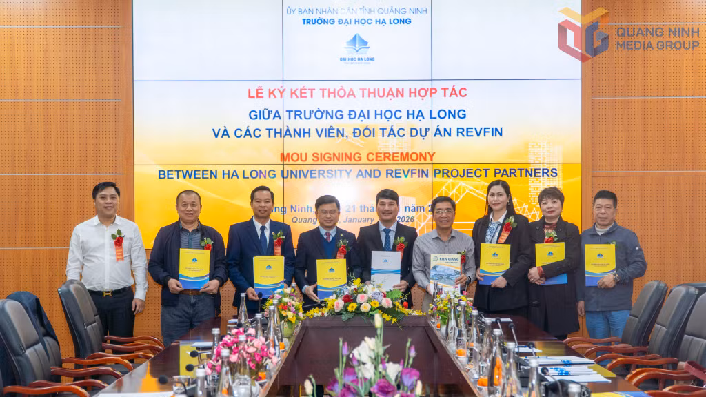 The signing ceremony of a MOU between member universities of the REVFIN Project and business partners to promote a circular economy network.