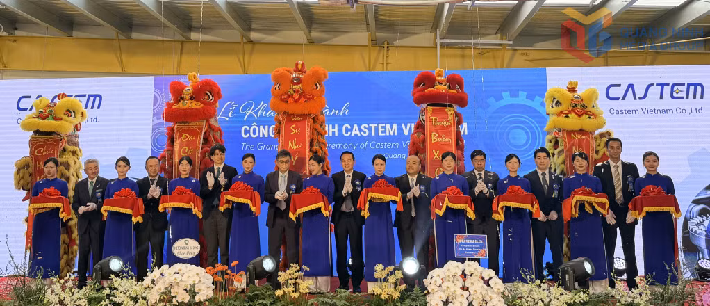 Delegates attend the ribbon-cutting ceremony marking the inauguration of the Castem Vietnam Precision Mechanical Plant.