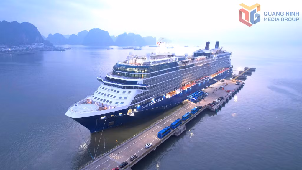 Quang Ninh welcomed more than 3,000 cruise passengers from the Celebrity Solstice at the beginning of the 2026 New Year.