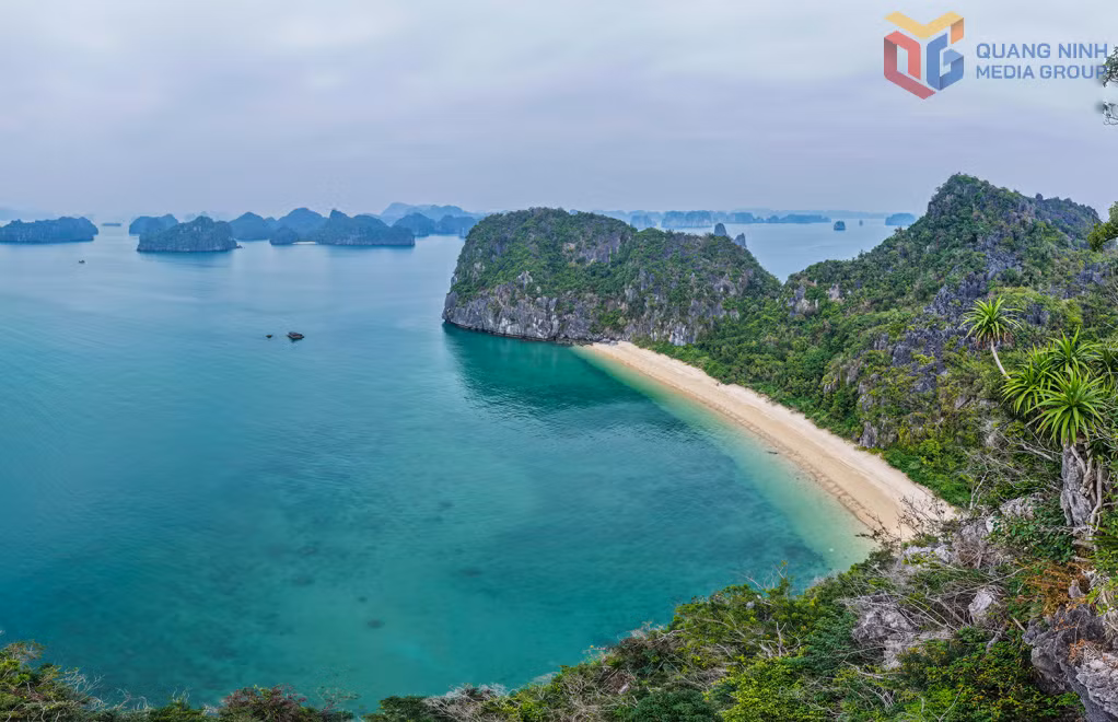 At the foot of the rocky mountain ranges lie pristine natural beaches, most notably the crescent-shaped white sand beach in the Ba Cat area.