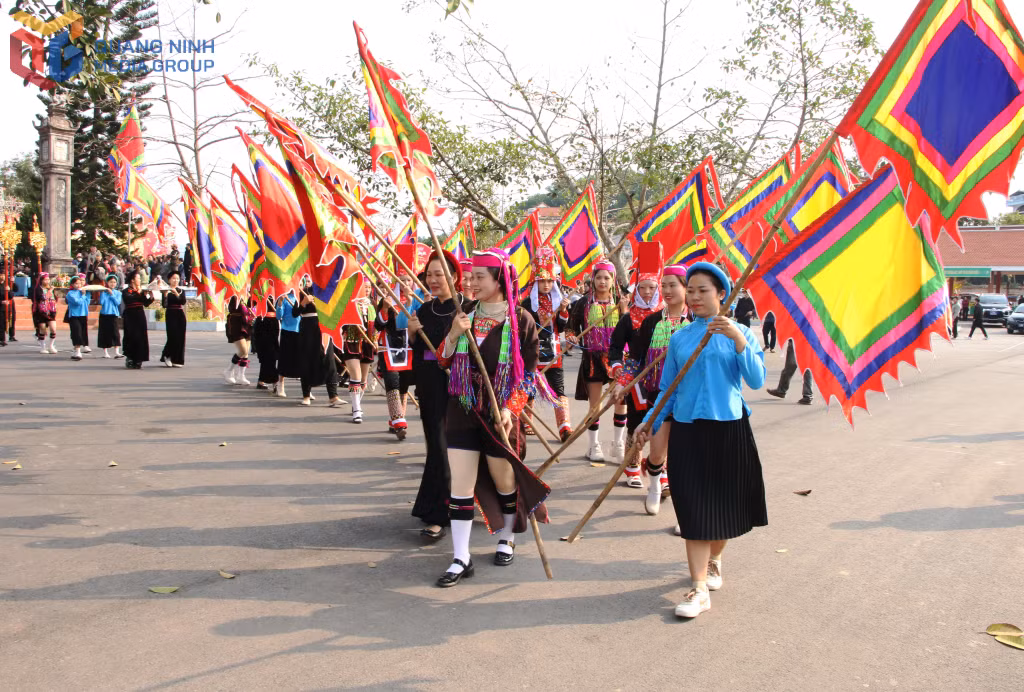 The village tutelary deity procession at the 2025 Luc Na Communal House Festival.