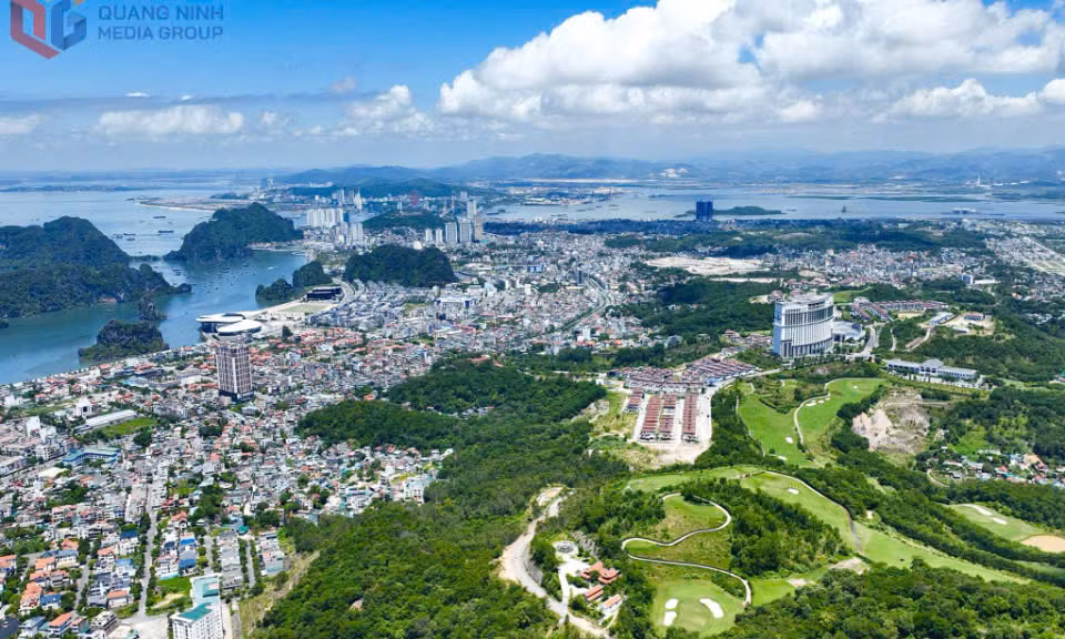 An aerial view of an urban area in Quang Ninh.