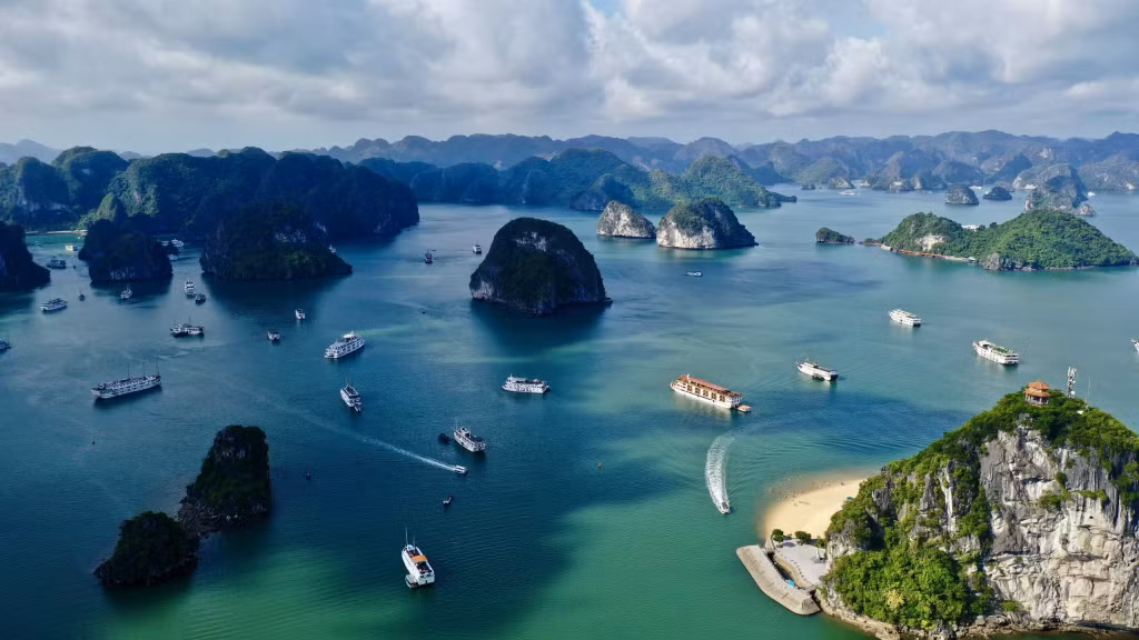 The splendid beauty of Ha Long Bay