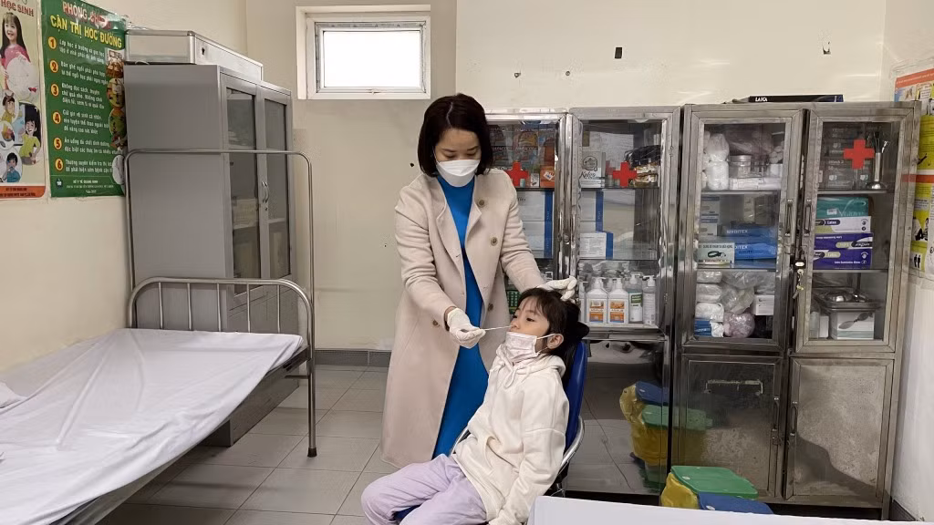 Medical staff conducts quick tests for students who don't do this at home.