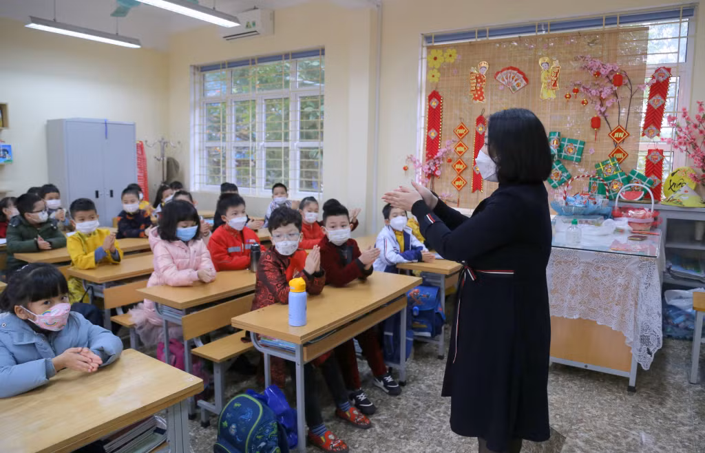 Students were introduced about the process of Covid-19 prevention and control at school.