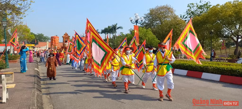 The traditional festival of Bach Dang is scheduled to open on April 25 at Tran Hung Dao temple - Vua Ba shrine in Quang Yen town.