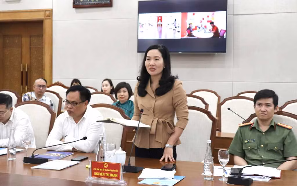 Vice Chairwoman of Quang Ninh People’s Committee, Nguyen Thi Hanh, spoke at the meeting.