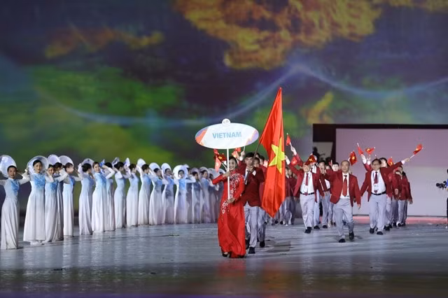 The Việt Nam SEA Games team seen at the opening ceremony of the 31st Games last May in Hà Nội. The team has 1,003 members to compete at the 32nd Games in May in Cambodia. VNA/VNS Photo
