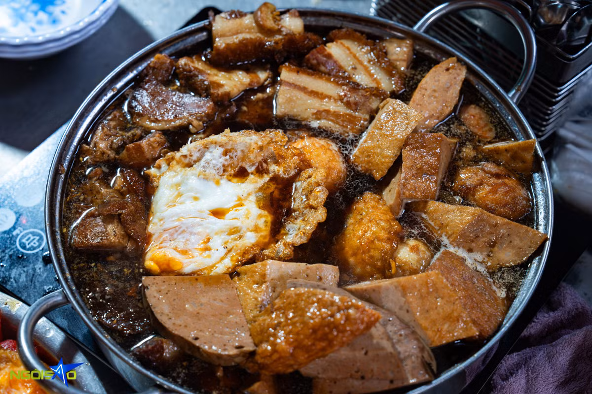Hanoi's sticky rice and fried pate: a 2-hour breakfast favorite ảnh 5 Hanoi's sticky rice and fried pate: a 2-hour breakfast favorite