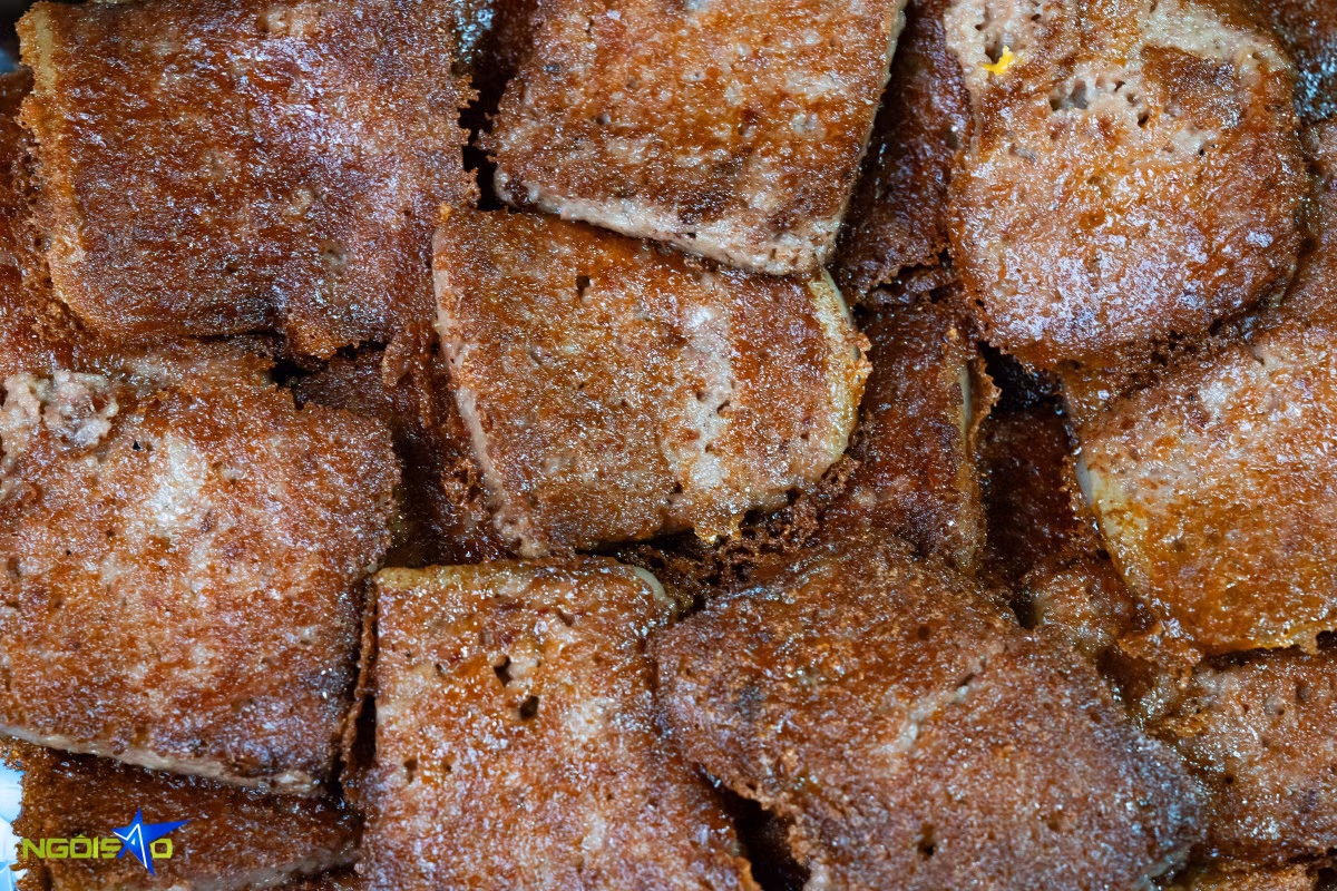 Hanoi's sticky rice and fried pate: a 2-hour breakfast favorite