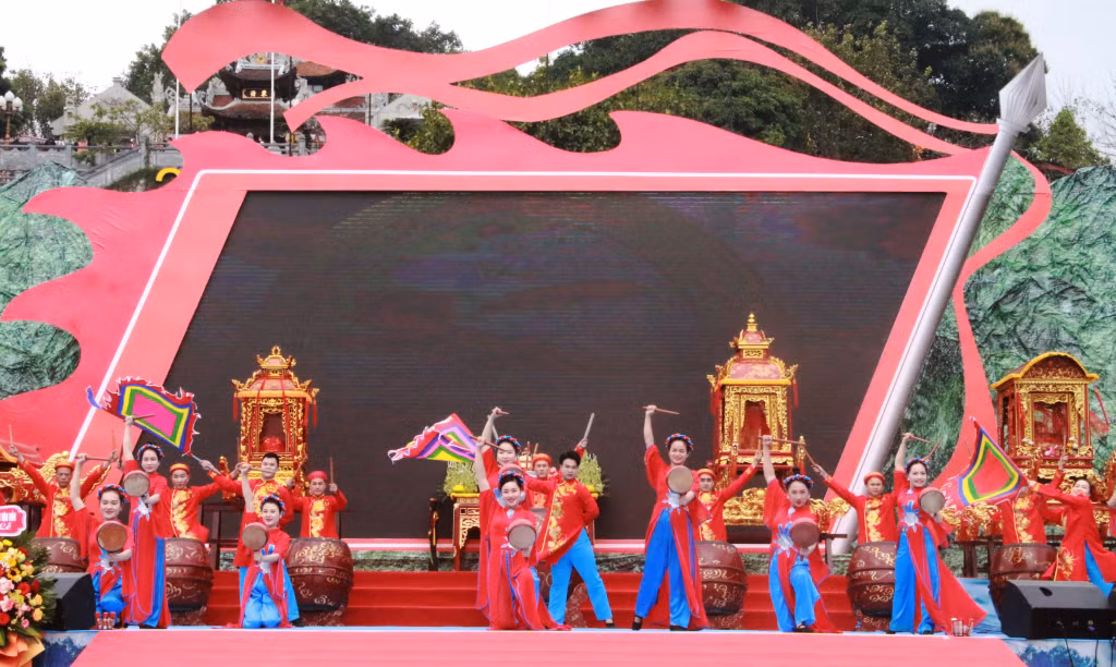 A drum performance kickstarts the ceremony.