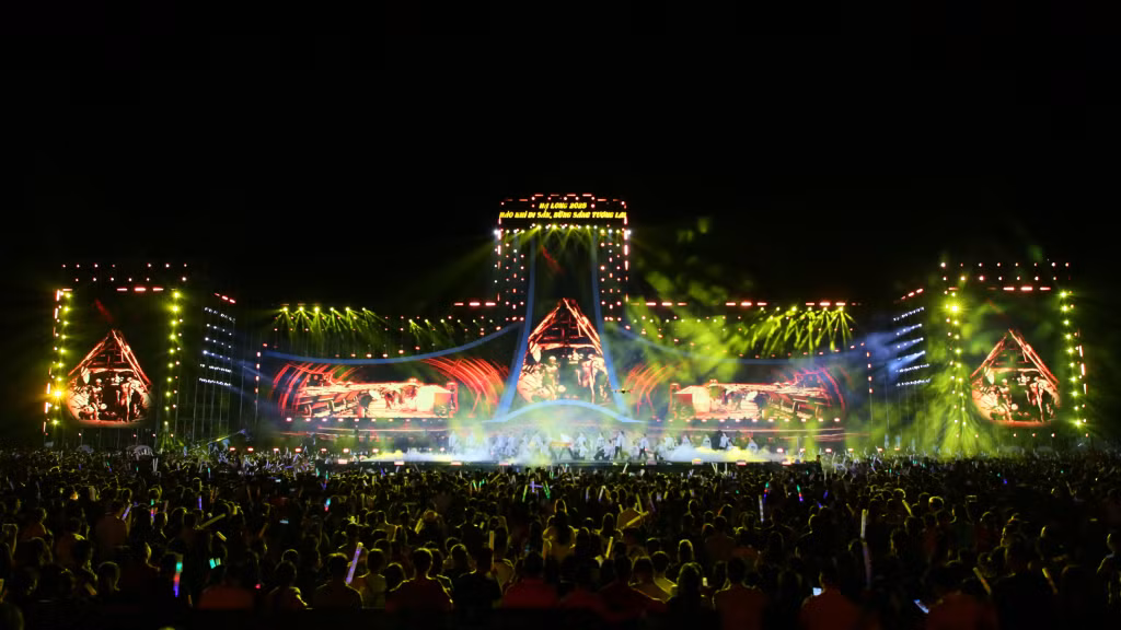 The opening performance was themed “Quang Ninh - A thousand years of heroic spirit.”