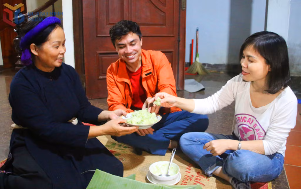 Visitors enjoy the new rice feast while experiencing the rich cultural traditions of the Tay ethnic people.