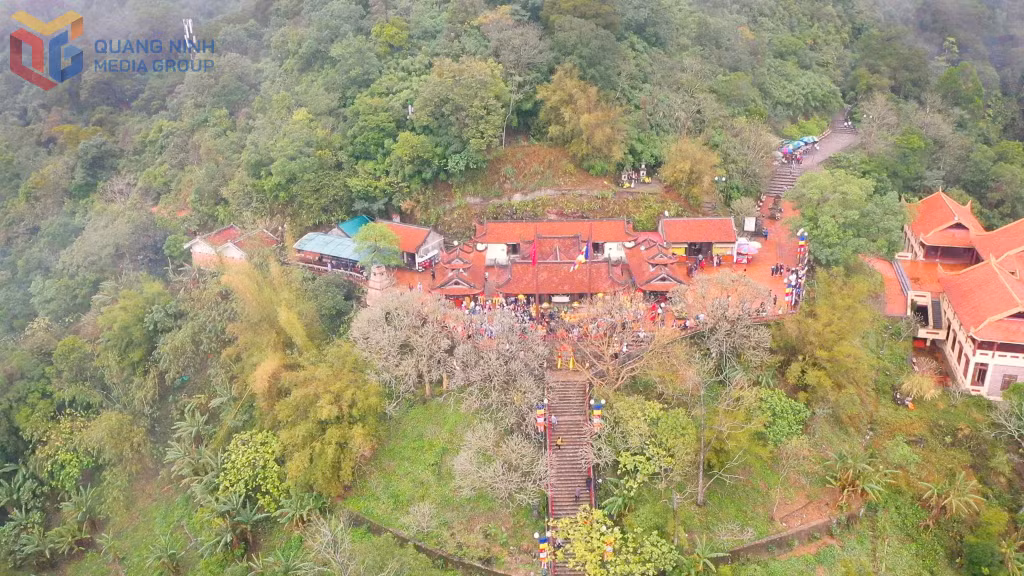 Autumn and winter are the perfect seasons for travelers to explore, experience, and take part in a variety of tourism and sporting activities.