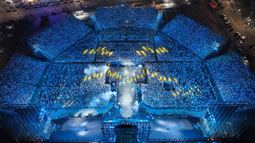 According to the organizers, an estimated 30,000 people attended the concert - a record-breaking turnout for Quang Ninh.