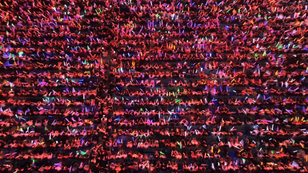 The main stage was equipped with state-of-the-art sound, lighting, smoke, and pyrotechnic systems, creating stunning visual effects that enthralled the audience.