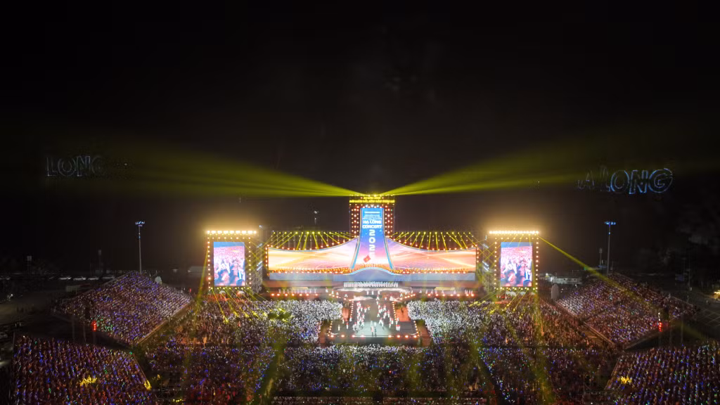 The art program “Ha Long Concert 2025”, themed “Heritage Spirit - Shining Future,” is the largest music festival ever organized by Quang Ninh province.