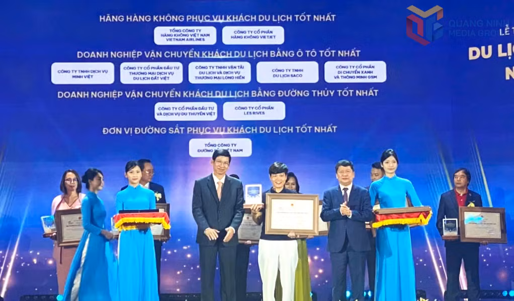 Công ty cổ phần đầu tư và dịch vụ du thuyền Việt được vinh danh ở hạng mục “Doanh nghiệp vận chuyển khách du lịch bằng đường thuỷ tốt nhất”