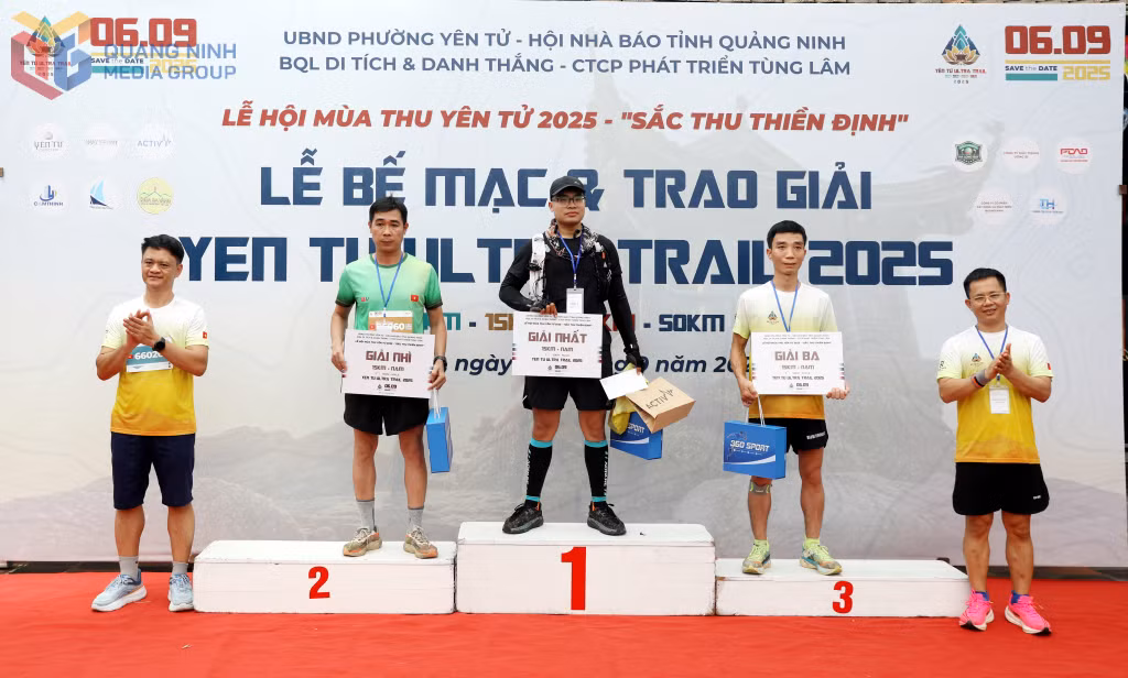 Organizers presented awards to the top male finishers in the 15km race.