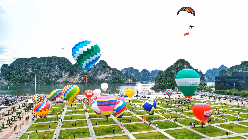 Hot-air balloon festival 2024 opens in Ha Long city ảnh 19