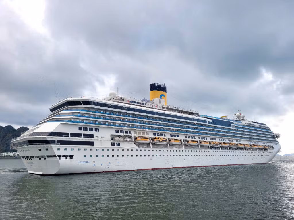 The Italian-flagged Costa Serena arrived in Quang Ninh as part of a marine tourism route of Hong Kong - Ha Long - Hong Kong.