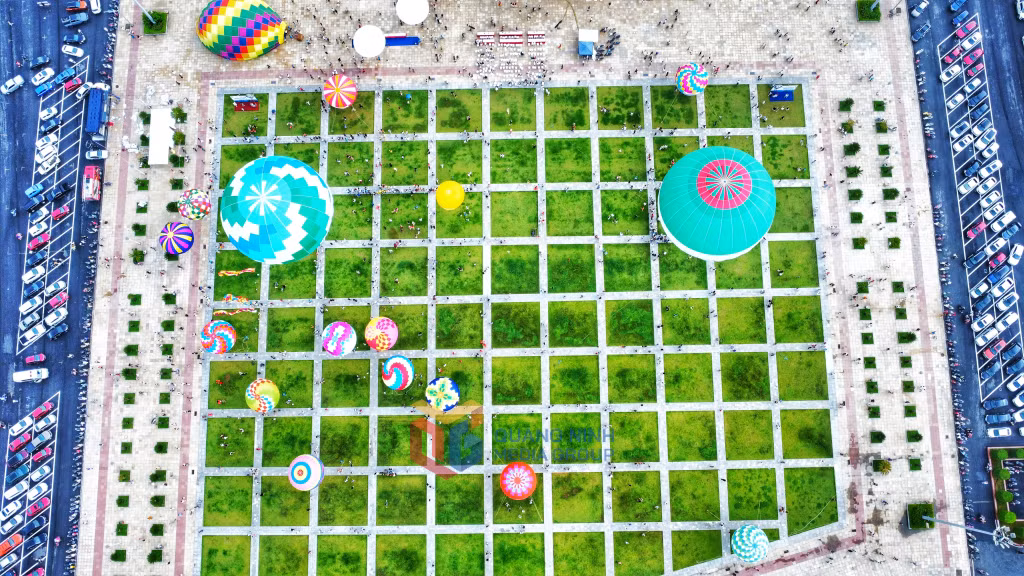 The hot-air balloon festival aims to promote images of vibrant and attractive Ha Long to domestic and international visitors.