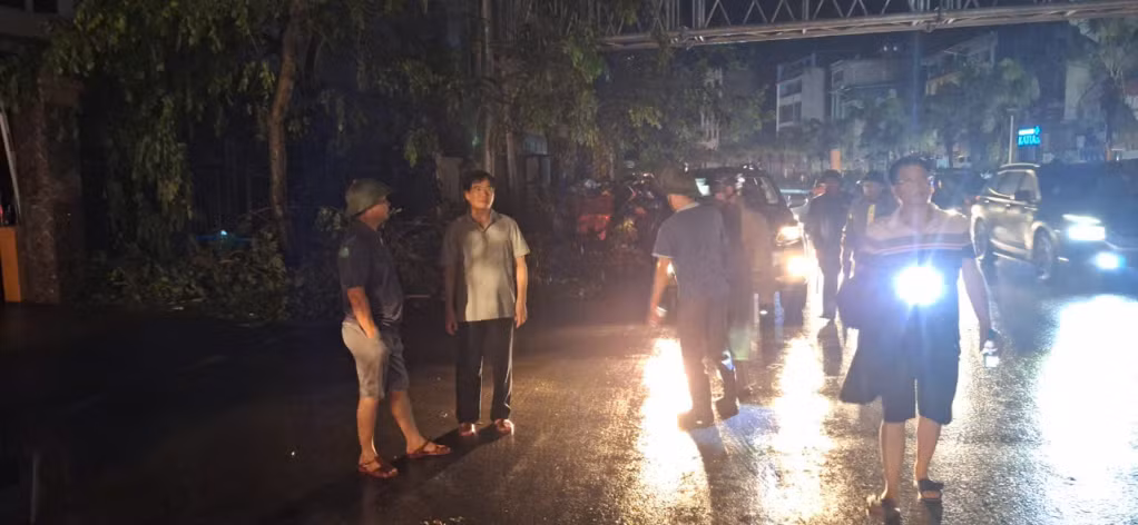 Ha Long authorities supervised the recovery work.
