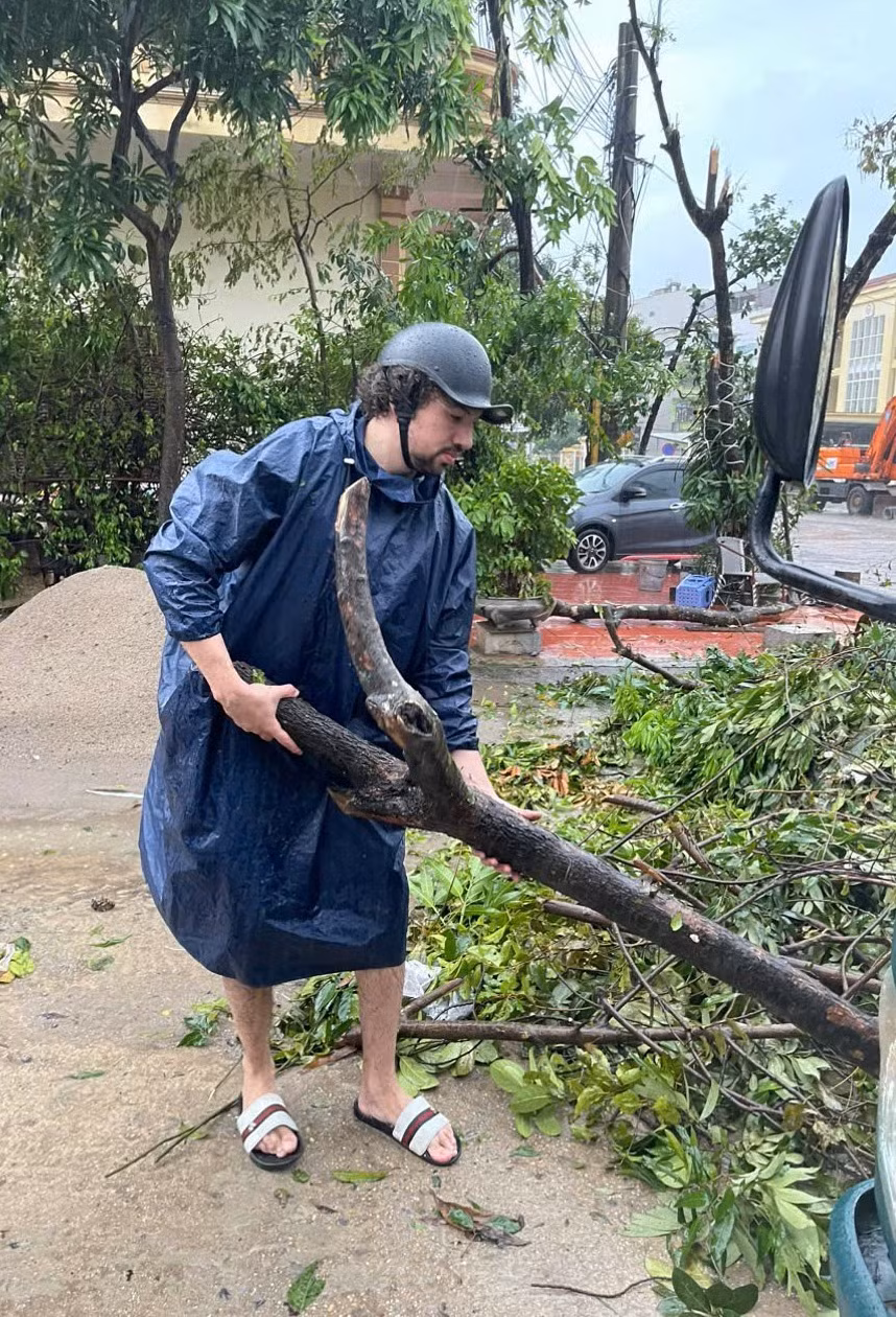A foreigner joined hand to do the work.