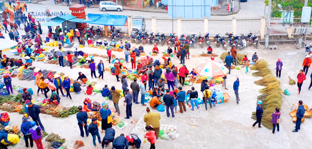 Binh Lieu weekly market