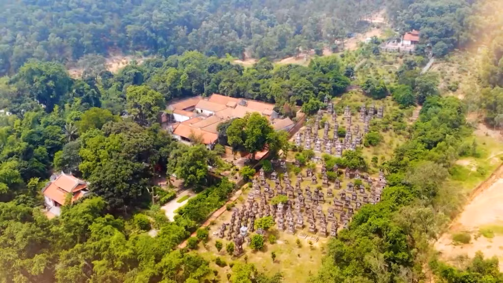 Bo Da Pagoda (Bac Ninh province), with its tower garden comprising more than 100 stupas, is part of the world heritage complex “Yen Tu - Vinh Nghiem - Con Son, Kiep Bac”.