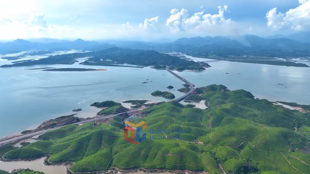 Hạ tầng giao thông đồng bộ mở ra cơ hội phát triển mạnh mẽ cho du lịch vùng cao Đông Bắc Quảng Ninh.