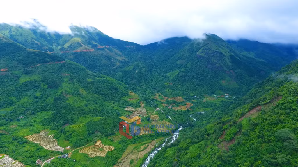 Vùng Đông Bắc Quảng Ninh khoác lên mình vẻ đẹp trầm mặc, huyền ảo trong những ngày mùa đông.