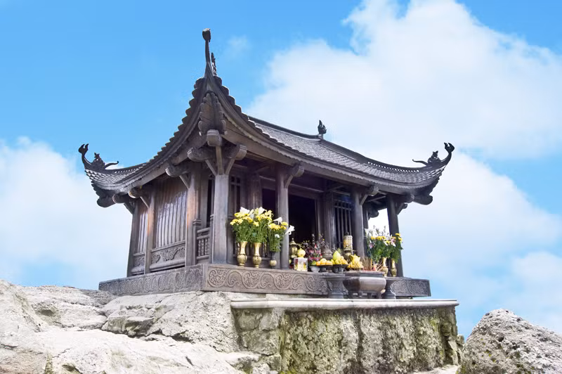 Pilgrimage to the Buddhist sanctuary on Yen Tu Mountain ảnh 1 Pilgrimage to the Buddhist sanctuary on Yen Tu Mountain ảnh 1