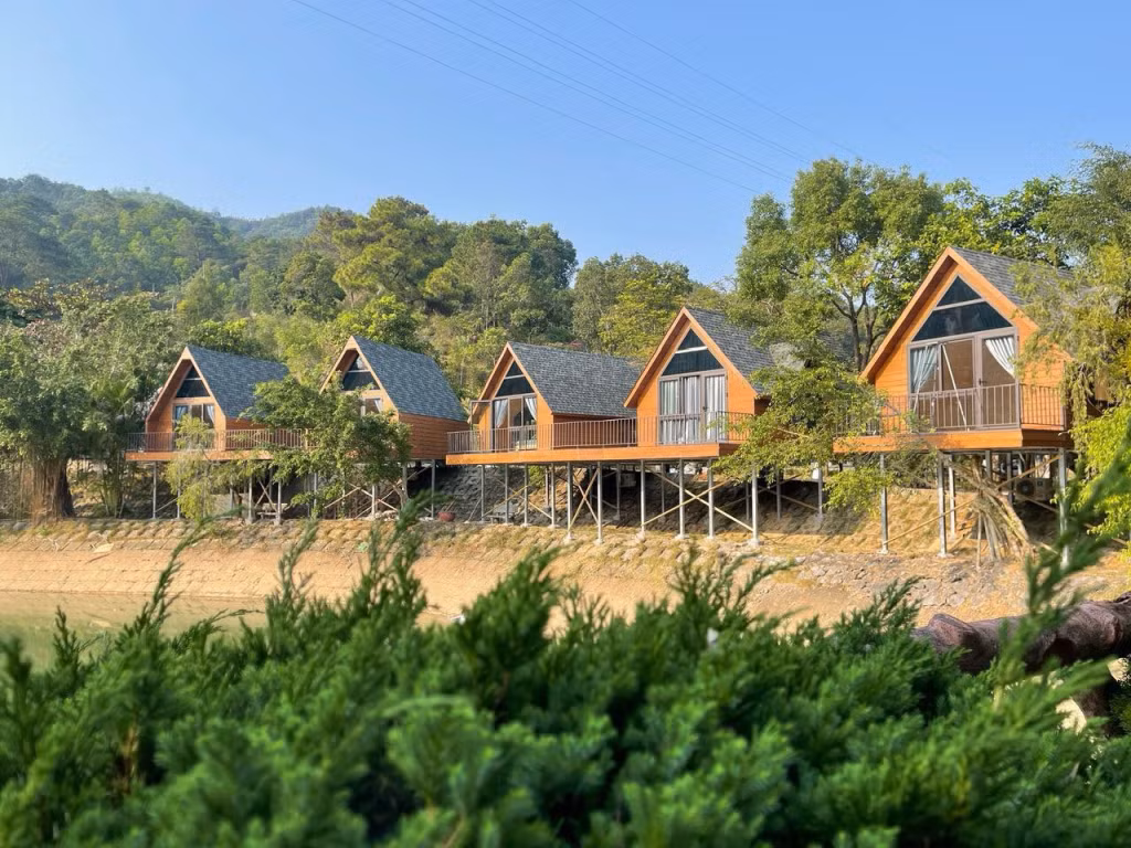 Tourists can experience slow living and primitive landscapes.