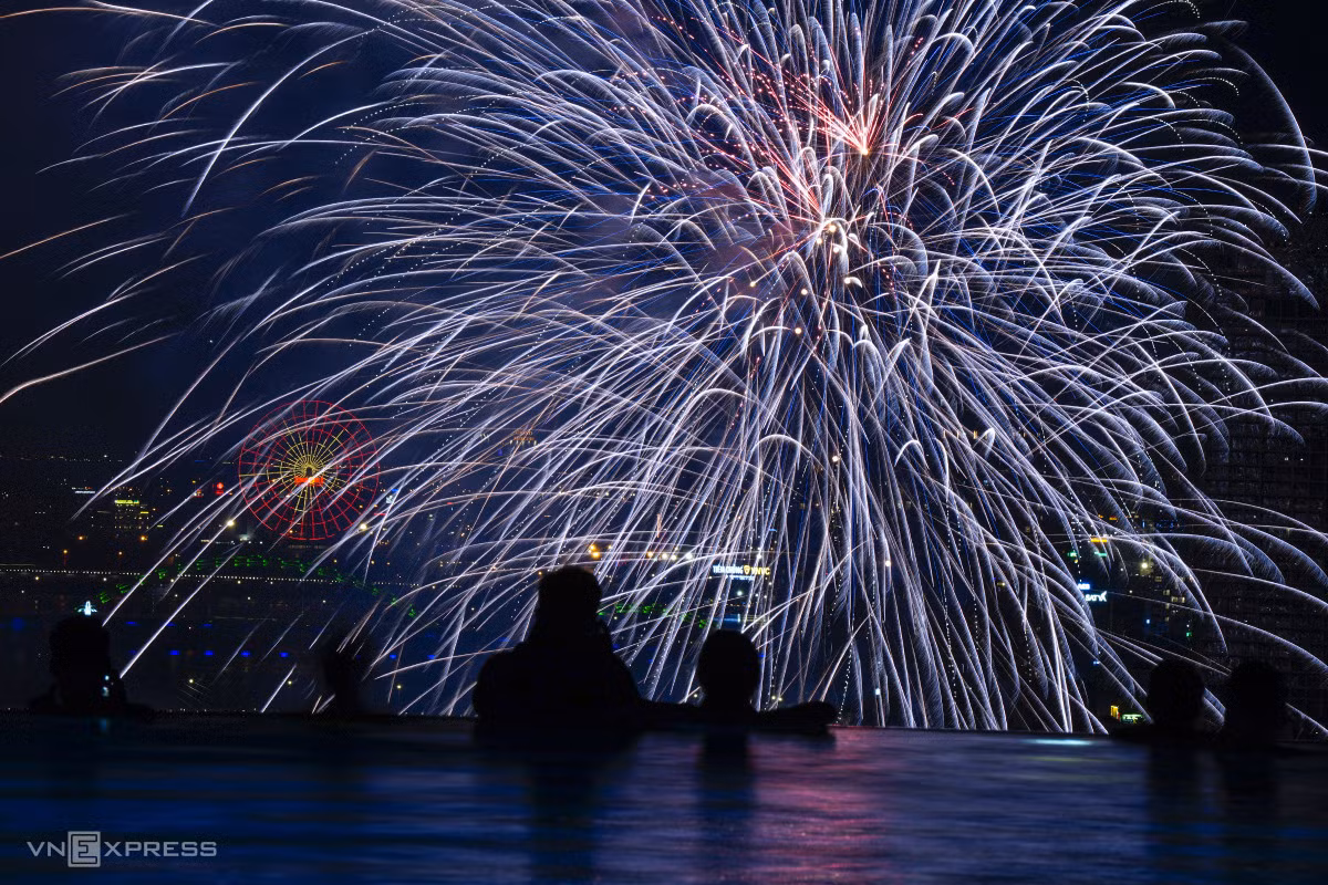 American, Italian fireworks light up Da Nang