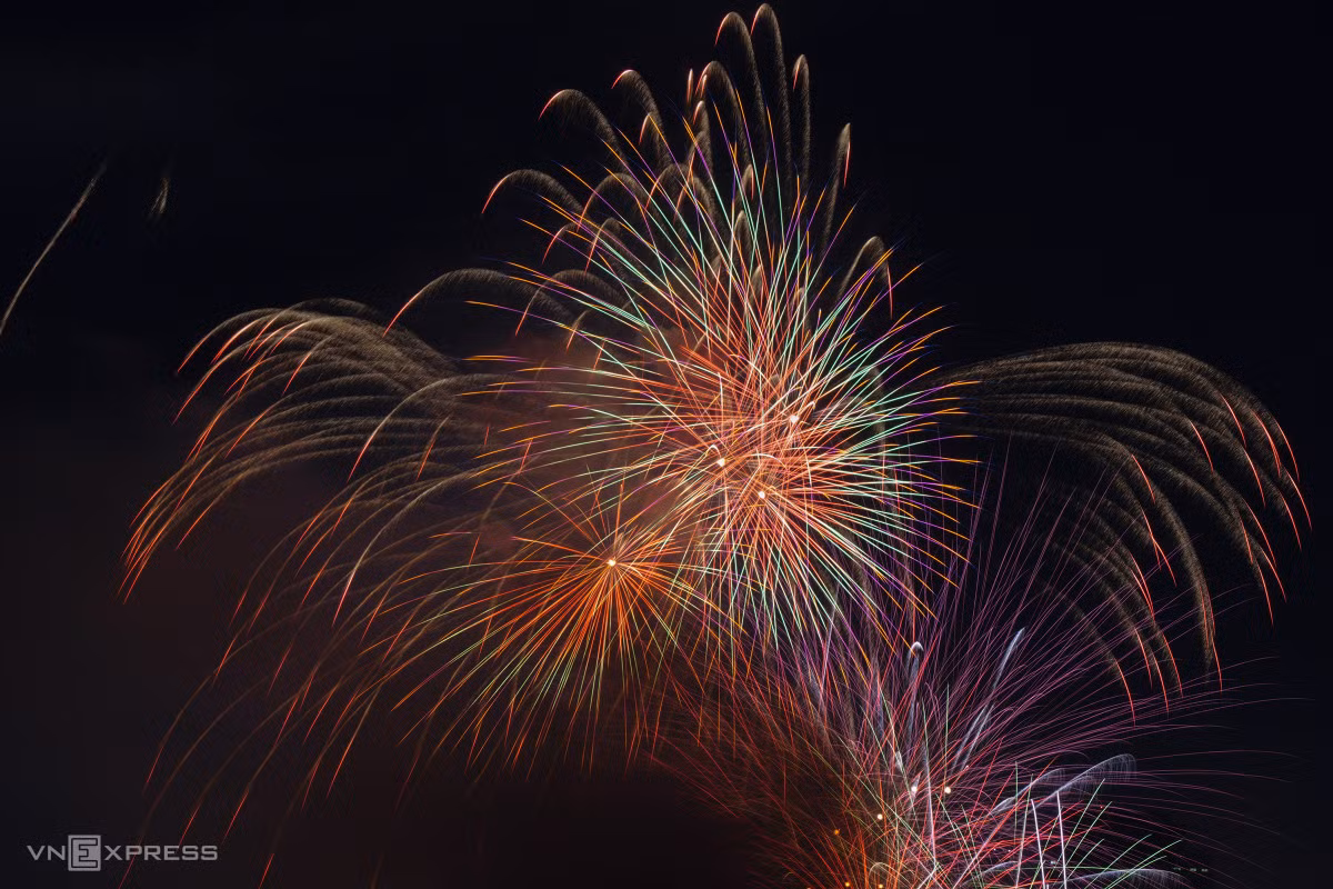 American, Italian fireworks light up Da Nang