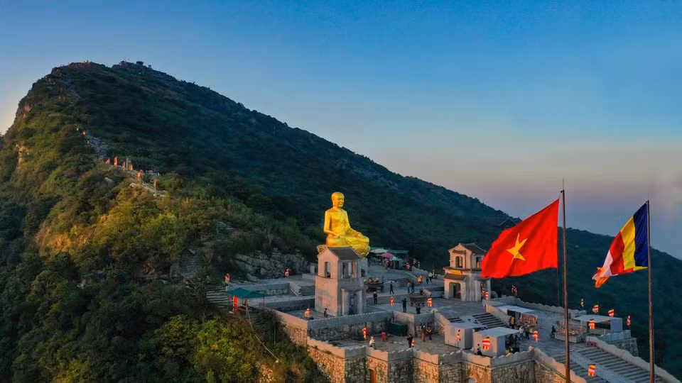 For over 2,000 years of Buddhism in Vietnam, the famous name of Yen Tu Mountain has been associated with the name and career of Buddhist King Tran Nhan Tong.
