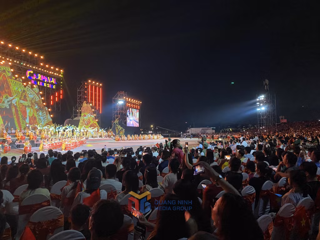 Khoảng 20.000 người dân và du khách tham dự chương trình Carnaval Hạ Long 2025.