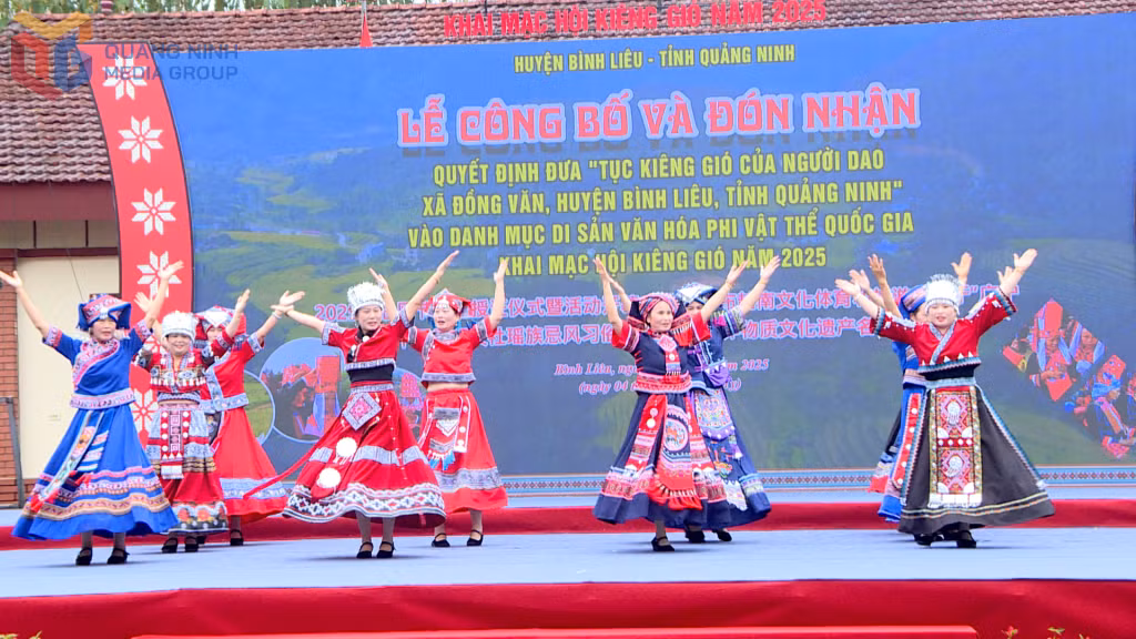 Artists from Fangcheng District (Fangchenggang City, Guangxi, China) joined the celebration with vibrant dance performances showcasing their rich local cultural identity.