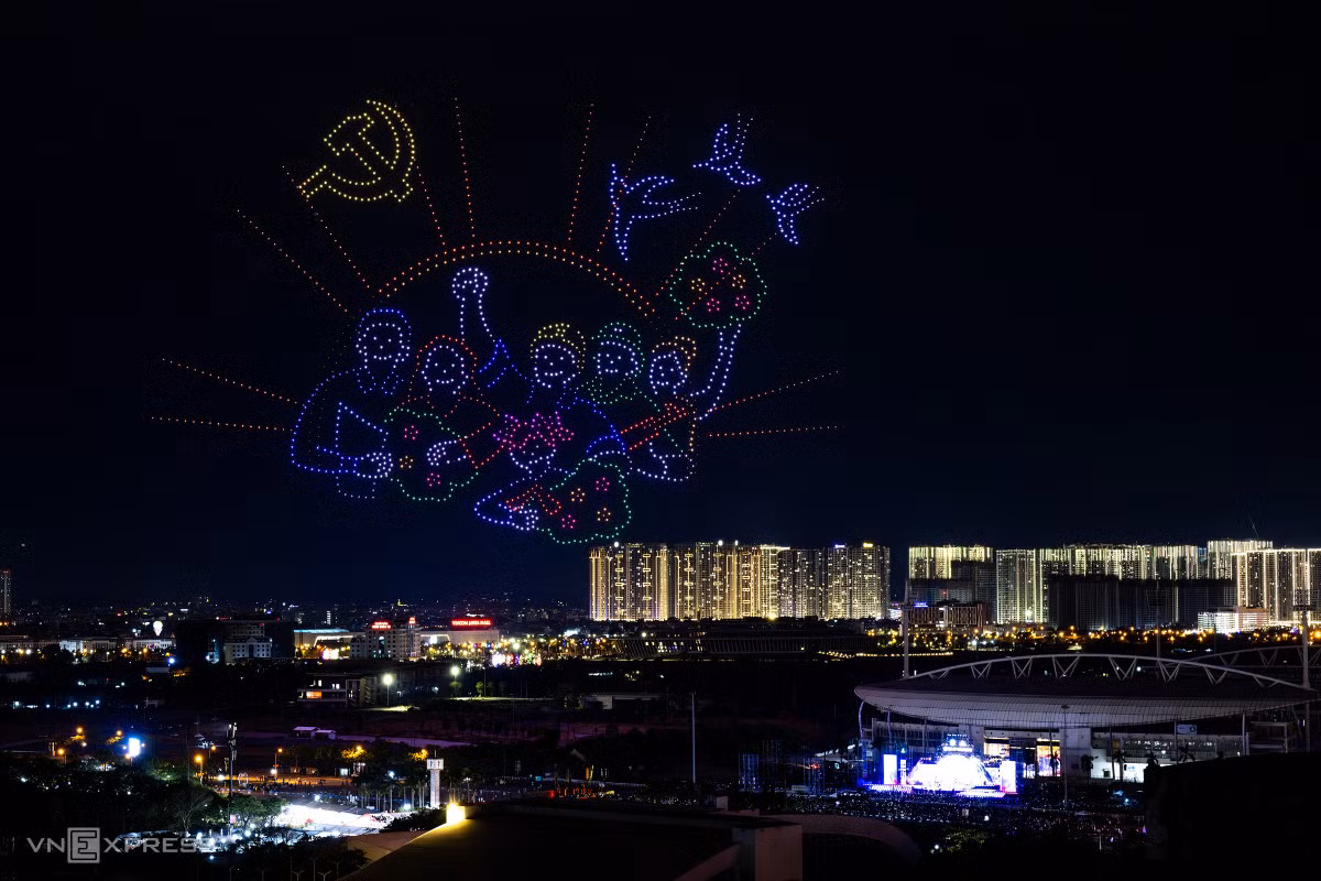 Over 4,000 drones light up Hanoi sky in Lunar New Year's rehearsal