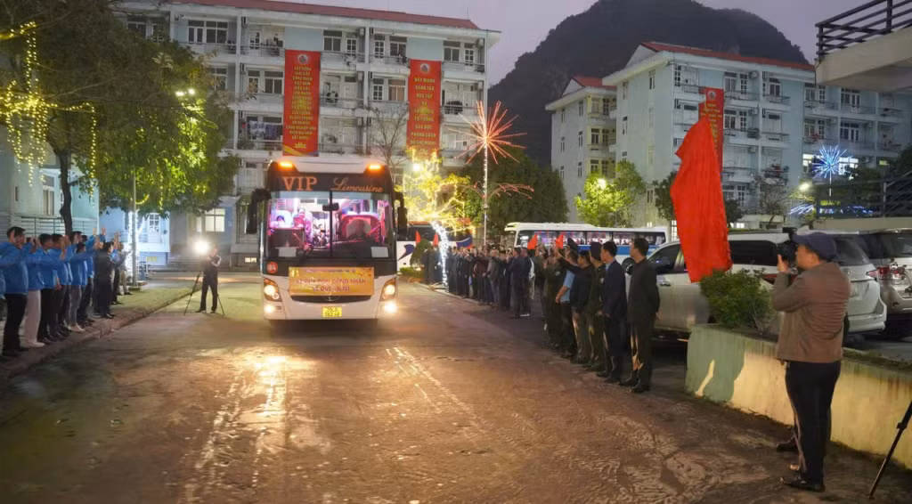Các chuyến xe đưa CBCNV về các Tỉnh đón tết Nguyên đán Ất tỵ 2025.