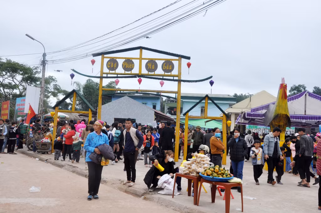 Ha Lau market has reopened after two years of being suspended due to Covid-19.